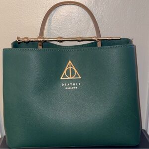 Loungefly Harry Potter Slytherin Deathly Hallows Handbag – Elder Wand Handle